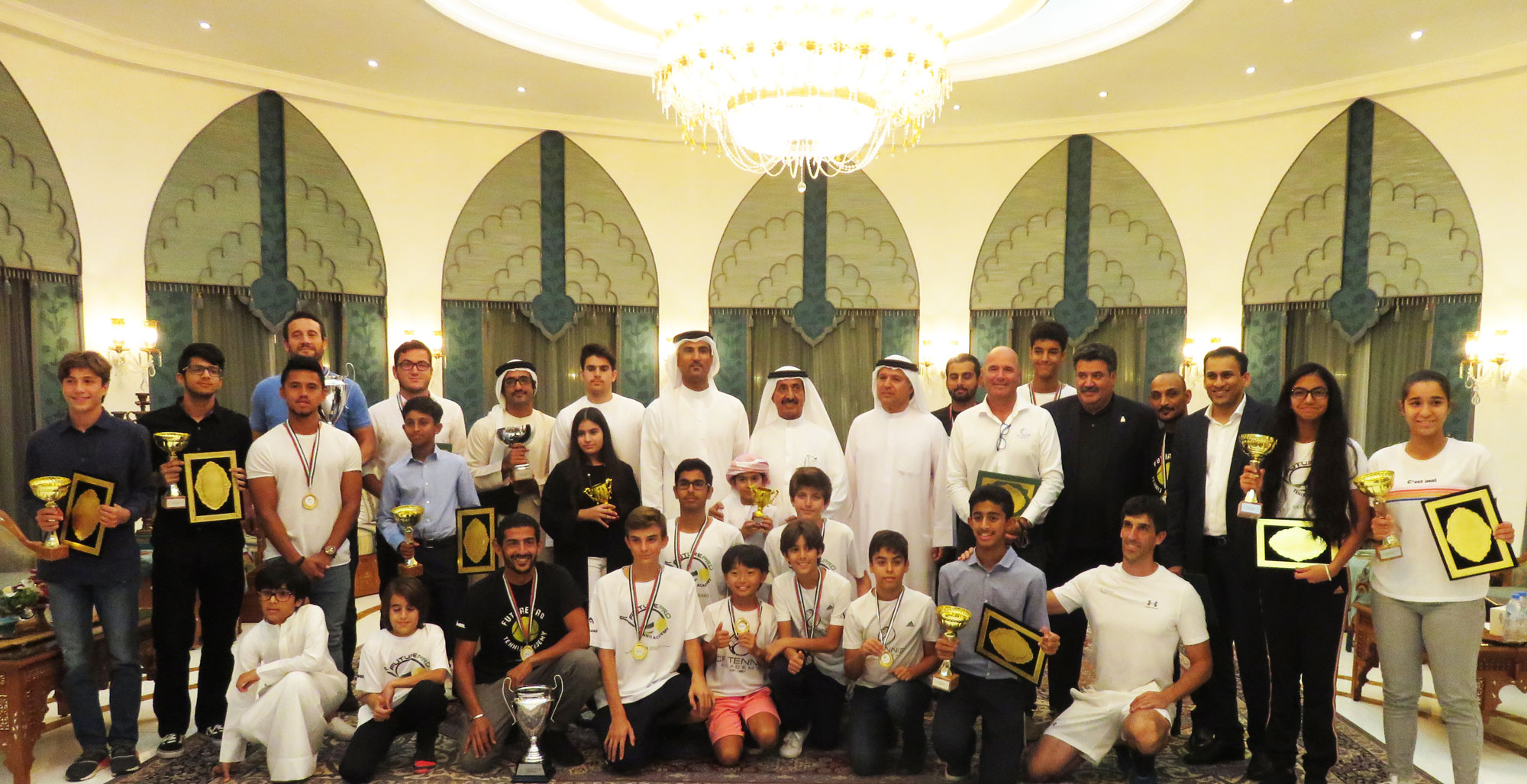 الشيخ حشر بن مكتوم بن جمعة آل مكتوم، رئيس اتحاد الإمارات للتنس يكرم الفائزين وأصحاب المراكز الأولى في التنس