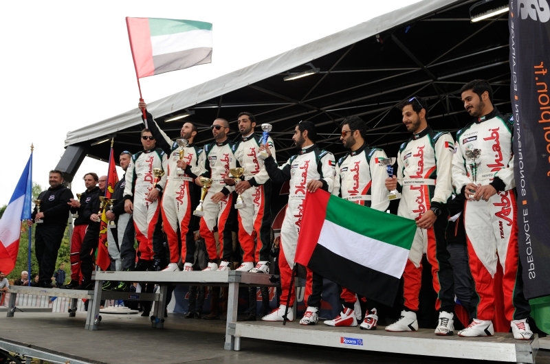 «أبوظبي لزوارق الفورمولا» بطل العالم للتحدي 24 ساعة